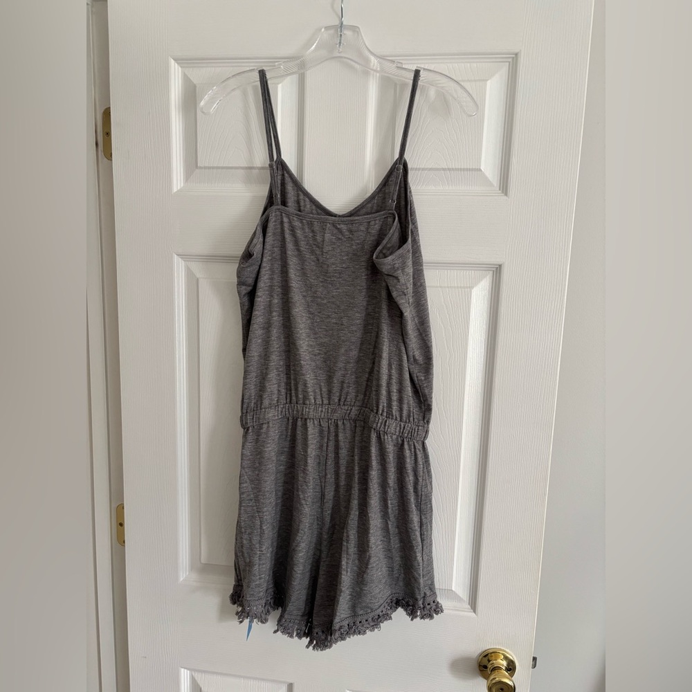 CUPSHE Woman’s Gray Fringe Hem Jersey Sleeveless Romper, Size L, NWT - Picture 3 of 4